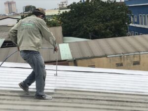 Thi công phun sơn chống nóng